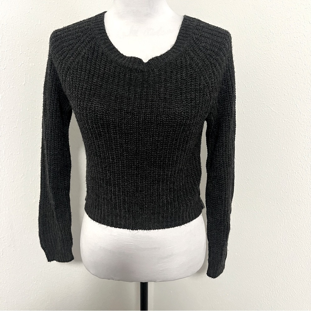 Ambiance Women’s Cropped Hi-Lo Long Sleeve Cable Knit Sweater Medium Gray EUC